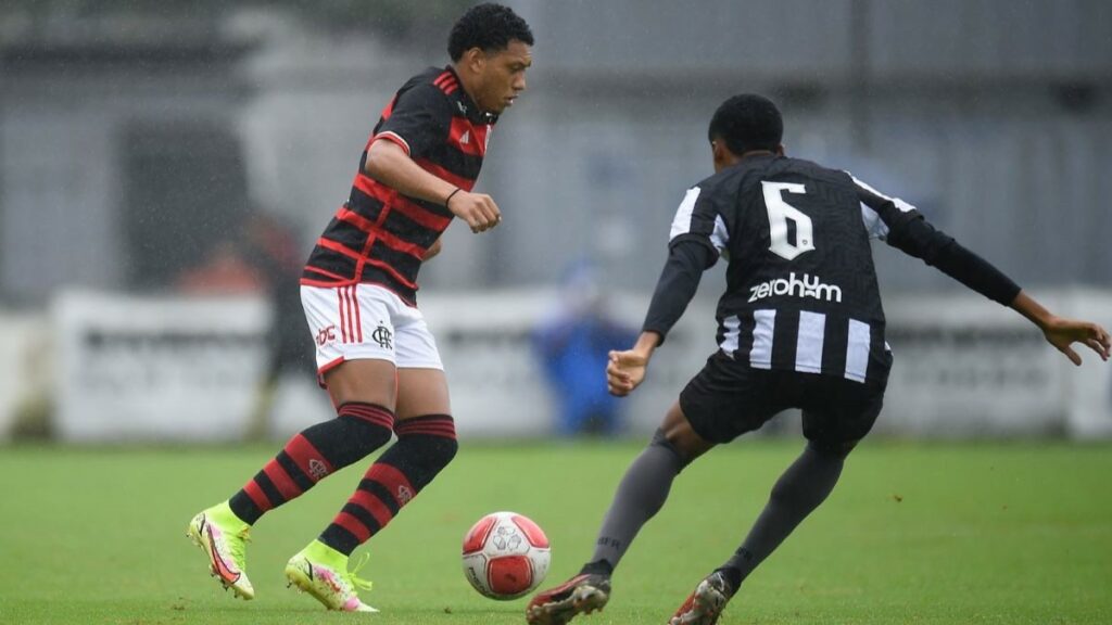 Com Lorran e Shola, Flamengo de Filipe Luís enfrenta o Botafogo pelo Brasileiro Sub-20; saiba onde assistir