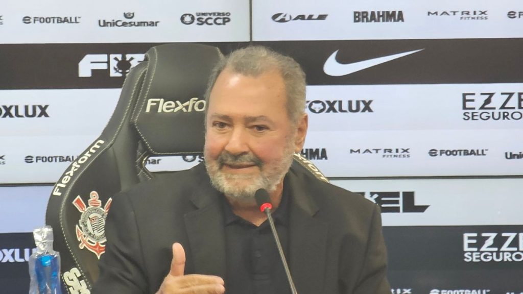 Ex-Fla, dirigente do Corinthians dá justificativa inusitada sobre calotes: “Houve um descasamento”