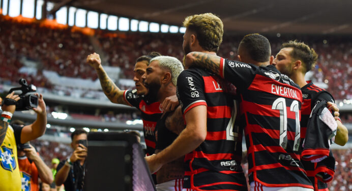 Vitória x Flamengo passa na Globo? Veja quem transmite jogo do Brasileirão