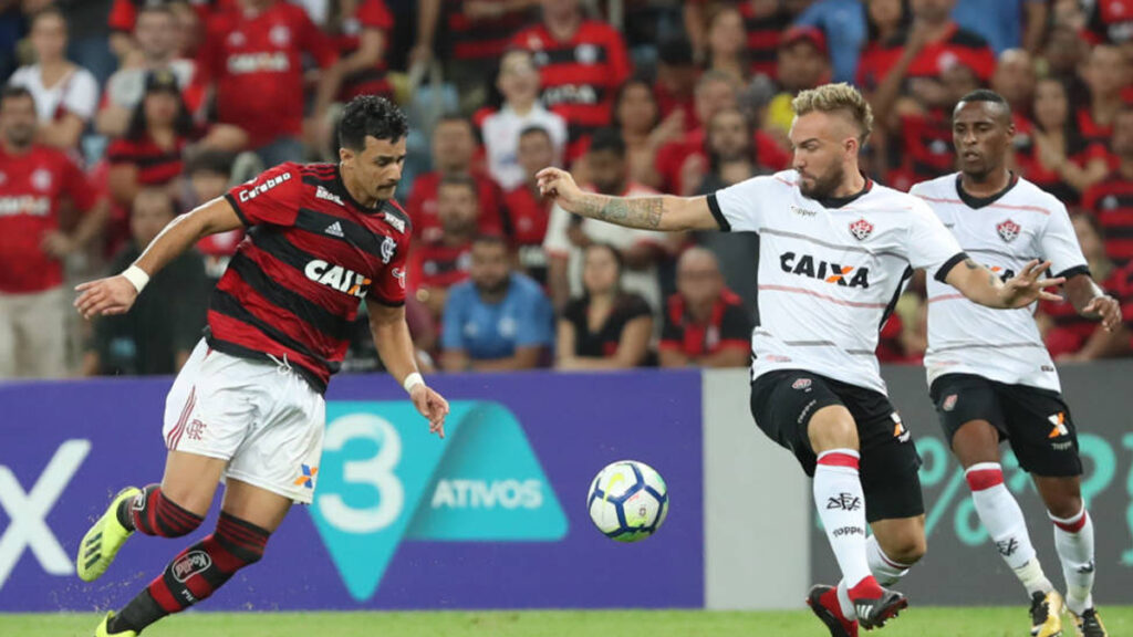 Flamengo e Vitória voltam a se enfrentar após 6 anos; relembre último jogo