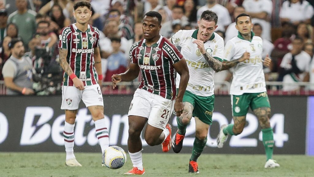 Palmeiras perde para Fluminense, e Flamengo reassume vice-liderança com 1 jogo a menos no Brasileirão