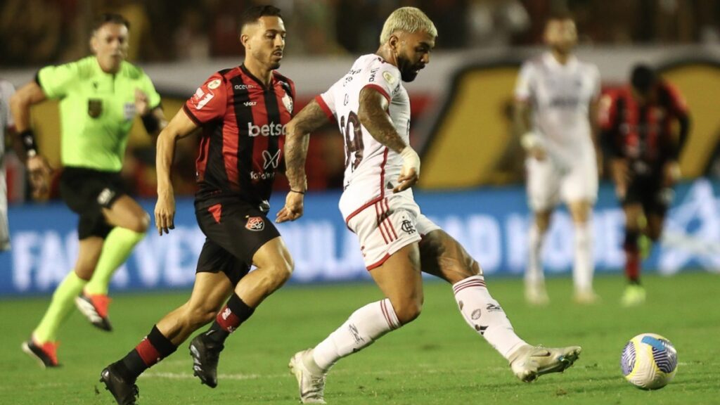 Flamengo se torna melhor visitante do Brasileirão após derrotar o Vitória