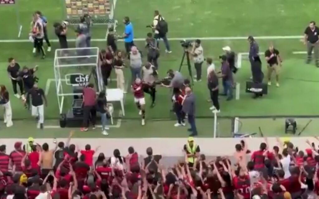 Gabigol é ovacionado pela torcida do Flamengo após vitória sobre o Criciúma; veja vídeo