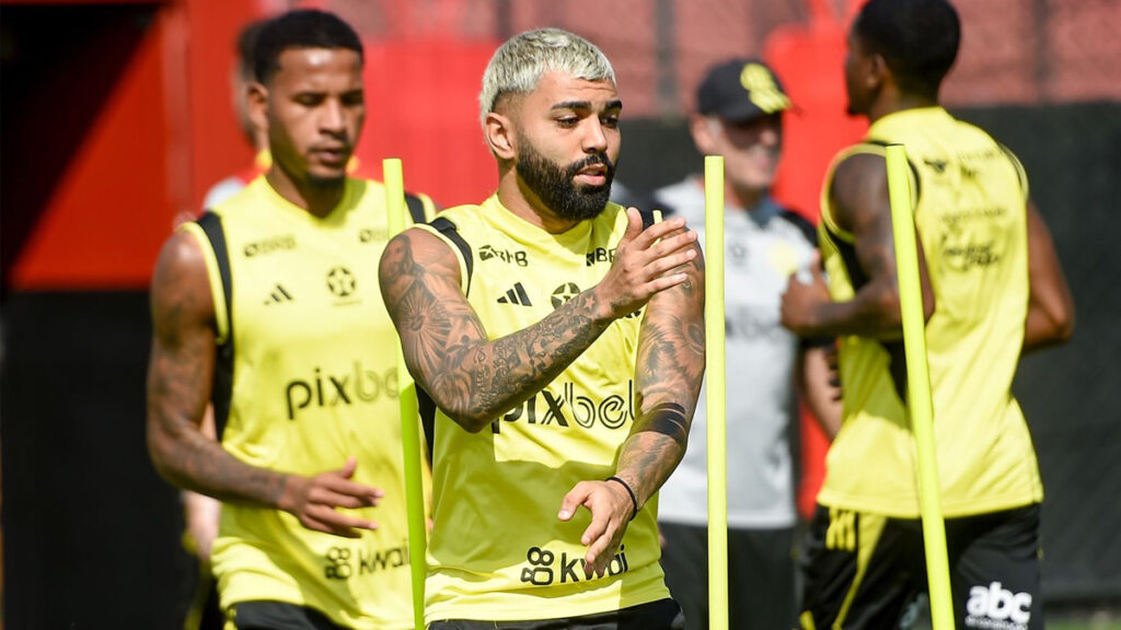 AGORA | Gabigol está fora do jogo do Flamengo contra o Peñarol, mesmo sem lesão