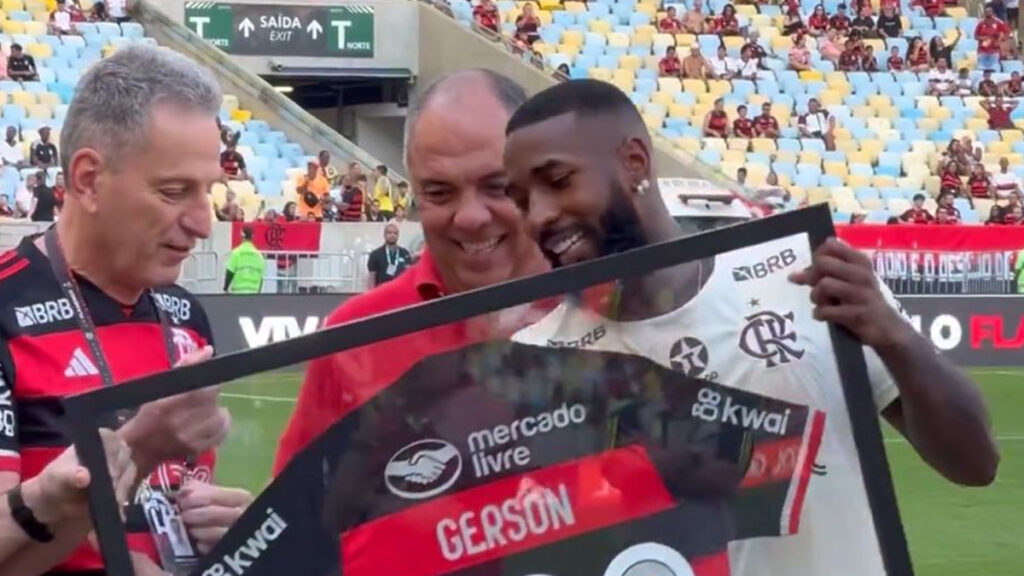 Gerson completa 200 jogos pelo Flamengo e é homenageado antes de jogo no Brasileirão