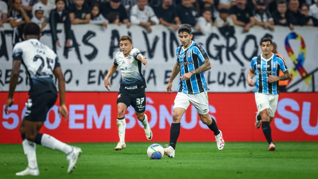 Corinthians e Grêmio empatam e fecham rodada do Brasileirão 2024; Flamengo assume 2ª posição