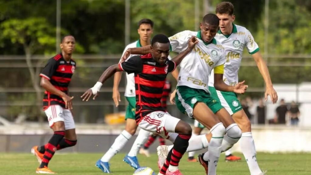 Time do interior de São Paulo confirma venda de atacante do Flamengo; entenda