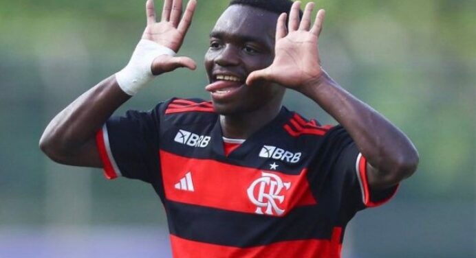 Atacante deixa o Flamengo e acerta com time dos Emirados Árabes