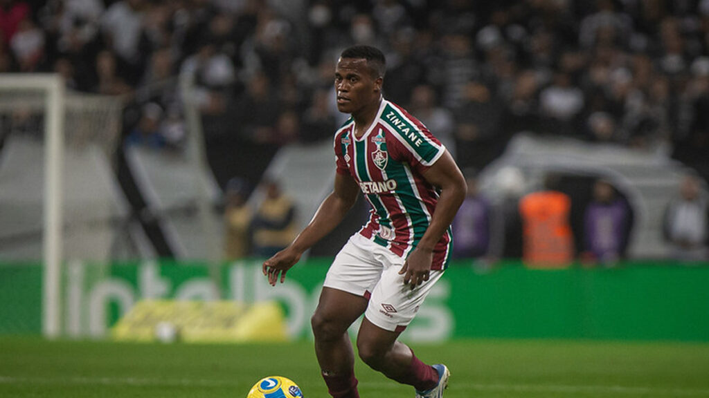 Fluminense pode perder titular absoluto para jogo contra o Flamengo, pelo Brasileirão