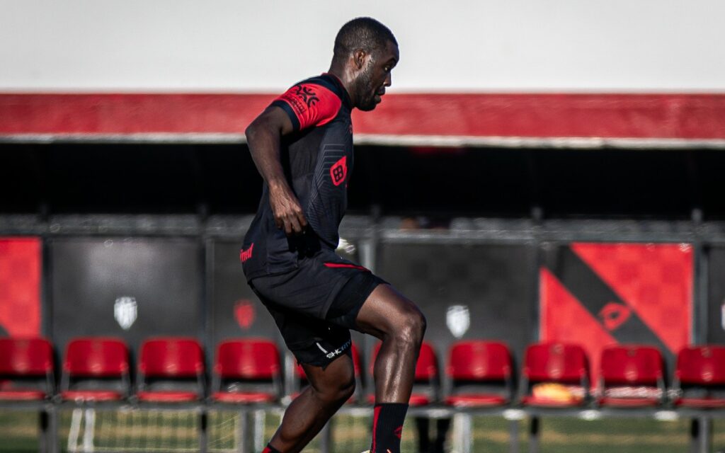 Atlético-GO pode contar com reforço de atacante de Copa América em jogo contra o Flamengo