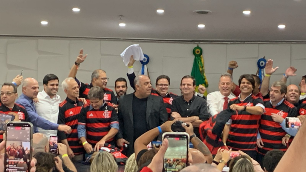 Estádio: Caixa pede anulação do leilão do terreno do Gasômetro e se incomoda com políticos vestindo camisa do Flamengo