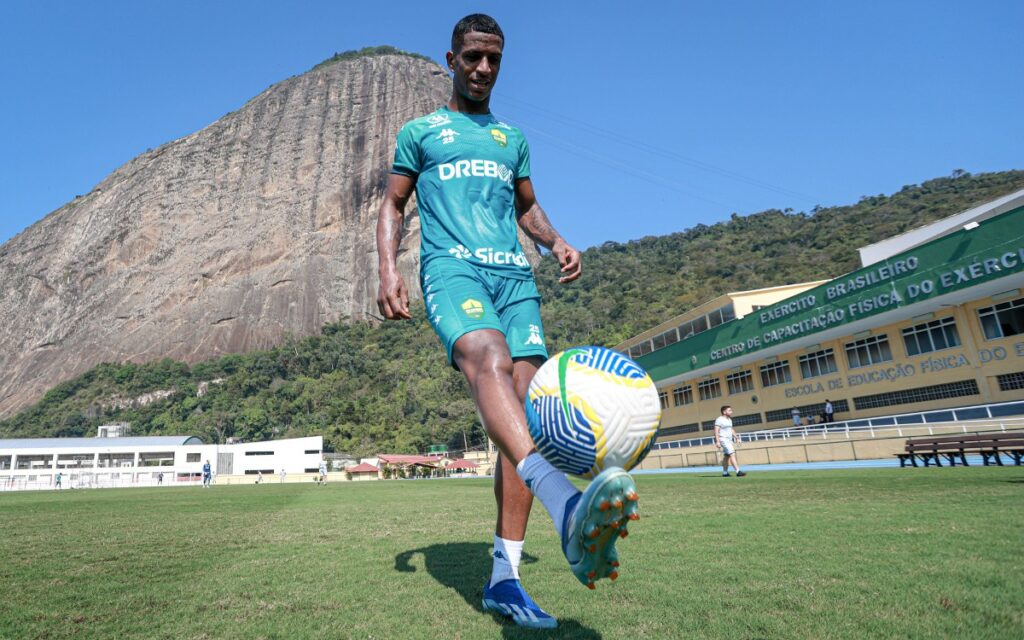 Cuiabá finaliza preparação e conta com reforço para jogo contra o Flamengo, pelo Brasileirão