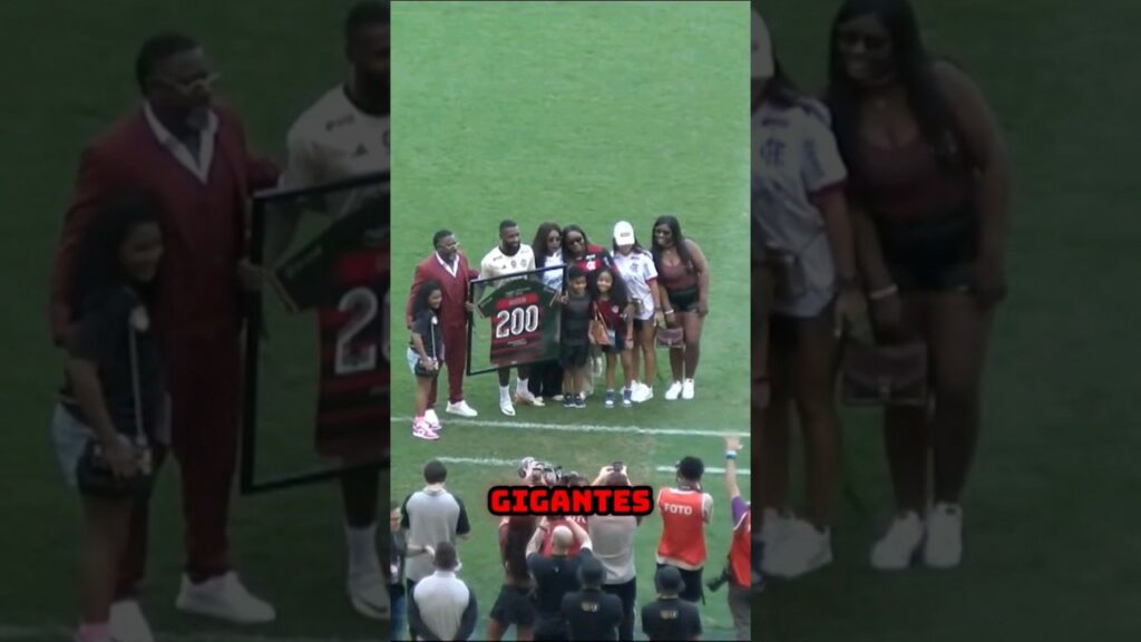 GERSON É HOMENAGEADO NO MARACANÃ