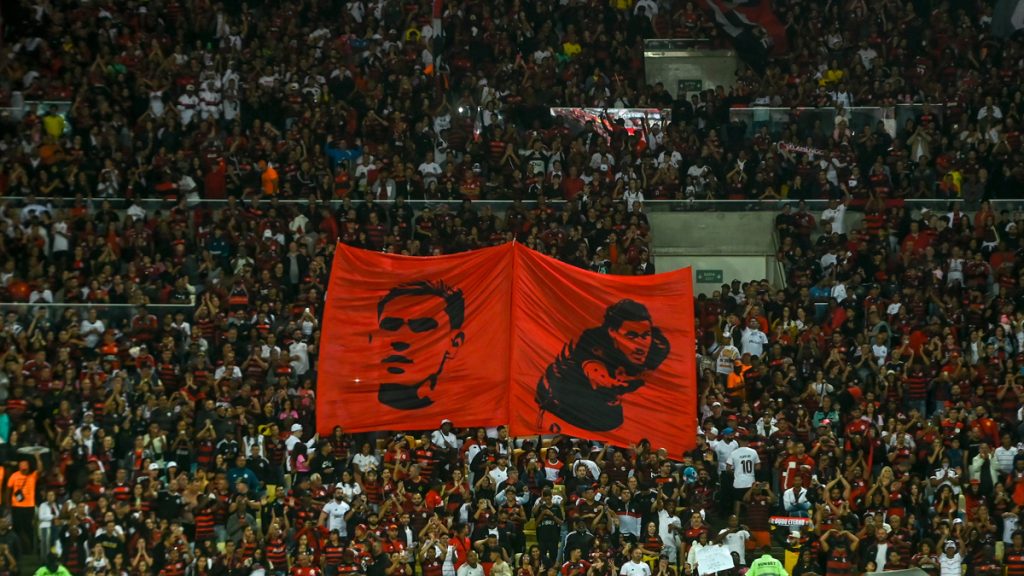 Pedro se emociona e comemora “sonho de criança” após receber homenagem da torcida do Flamengo