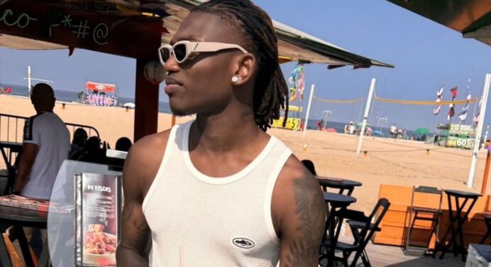 Craque da Seleção Portuguesa curte praia no Rio, e fãs brincam: “Vem jogar no Flamengo”