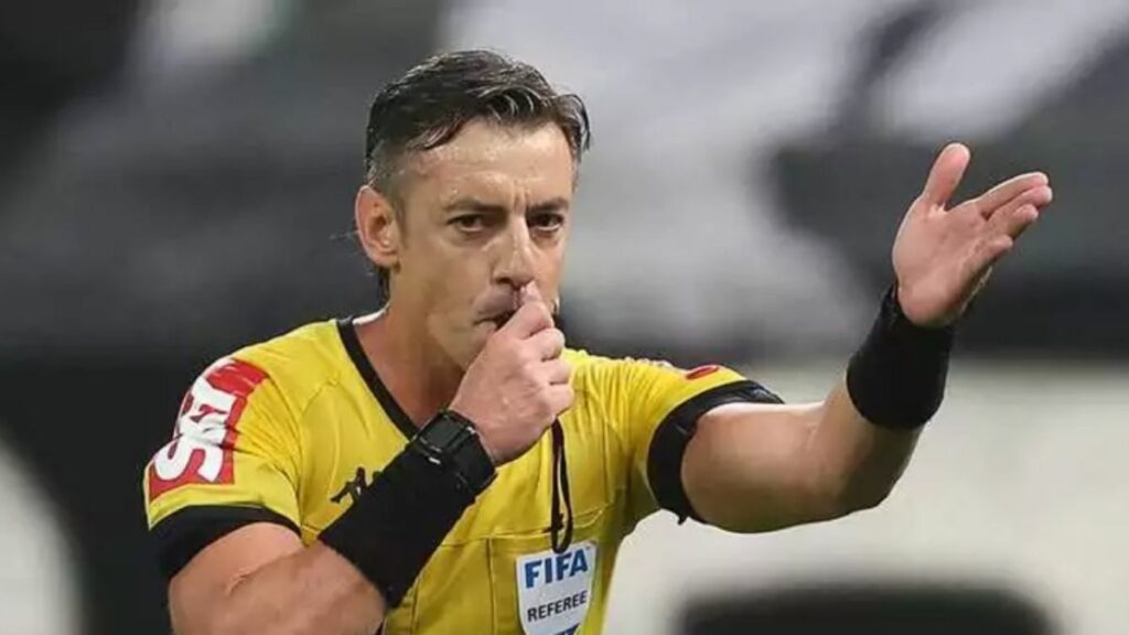 CBF divulga escala de arbitragem para jogo do Flamengo contra o Vitória, pelo Brasileirão