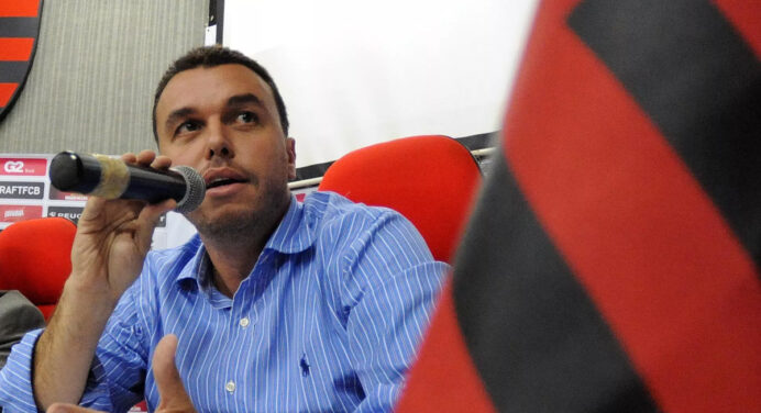 Ex-dirigente do Flamengo explica motivo de pedido de demissão e ressalta apoio político a ‘rival’ de Landim