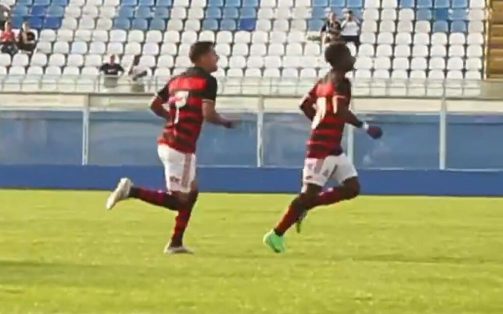 Com golaço de Shola, Flamengo vence Corinthians no Brasileirão Sub-20