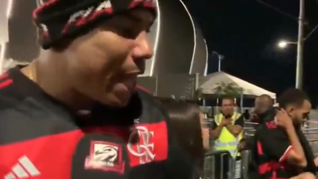 Torcedores do Flamengo são barrados na porta do estádio antes de jogo com Atlético-MG