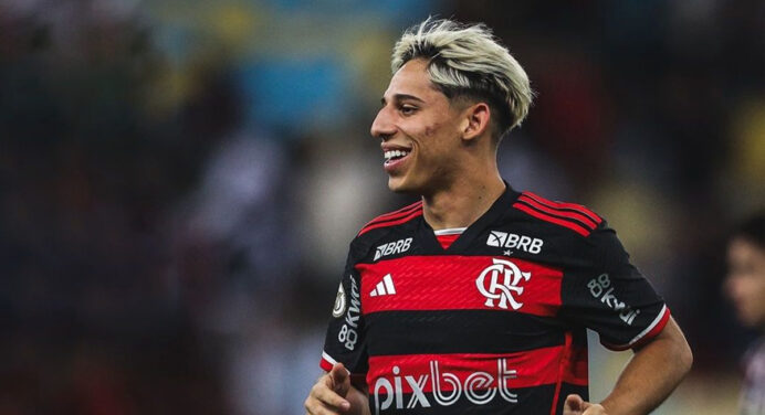 Jogadores negociados pelo Flamengo viajam nesta sexta para assinar com clube português