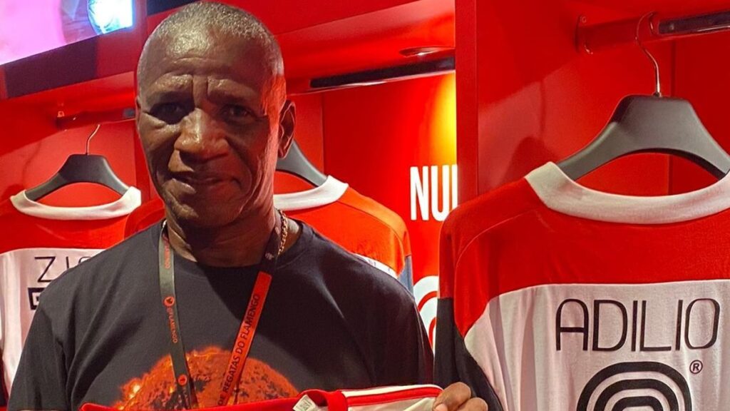 Ex-Flamengo chora ao prestar homenagem a Adílio: “Meu ídolo”