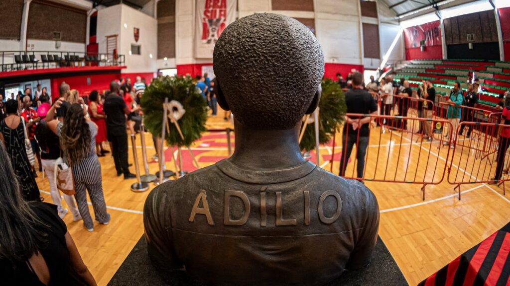 Ídolos do Flamengo organizam homenagem a Adílio no Maracanã