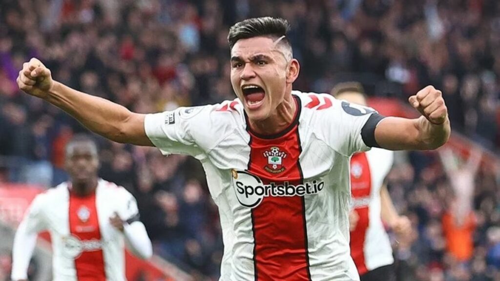 Carlos Alcaraz, provável reforço do Flamengo, comemorando gol pelo Southampton