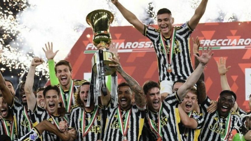 Carlos Alcaraz e Alex Sandro foram campeões juntos.