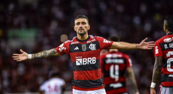 4 dos 5 maiores artilheiros do novo Maracanã são do Flamengo; Arrascaeta entrou no top-5