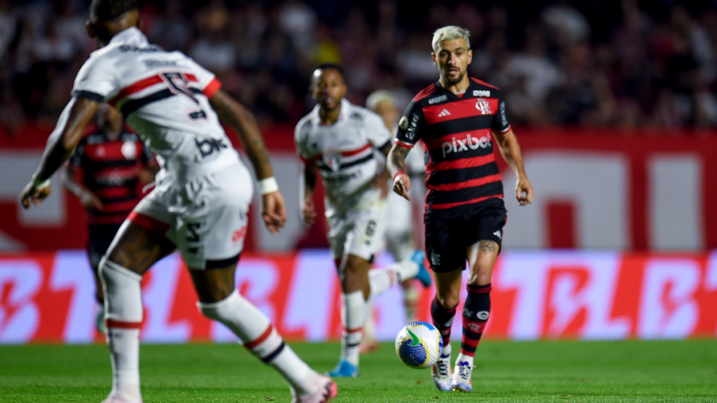 Flamengo cai para 2ª posição e Botafogo volta à liderança; veja tabela do Brasileirão atualizada