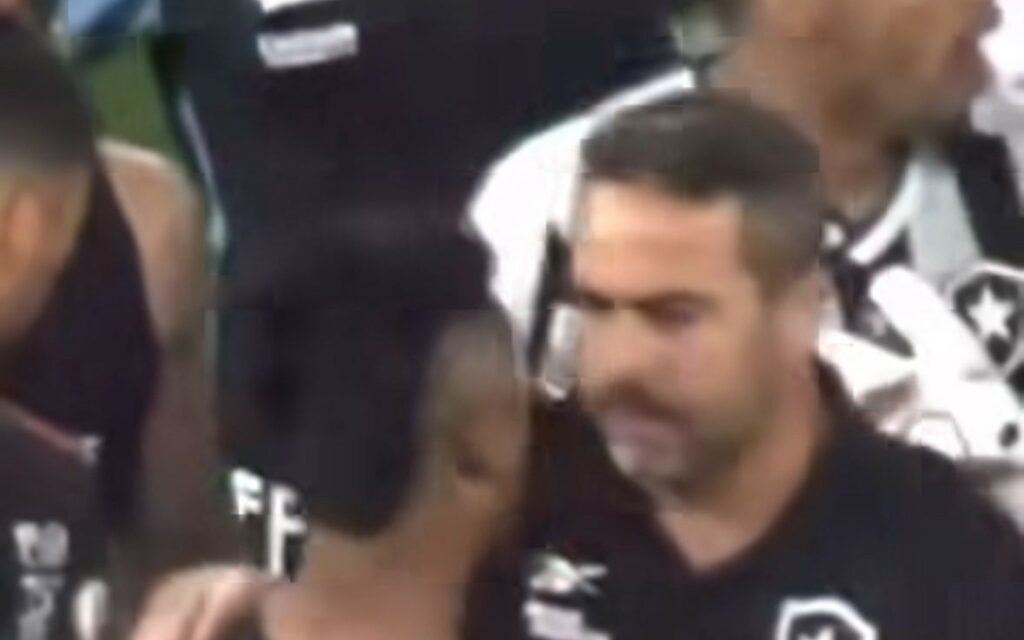 Bruno Henrique alega ter sofrido agressão de goleiro do Botafogo e afirma: “Aí se fosse eu…”