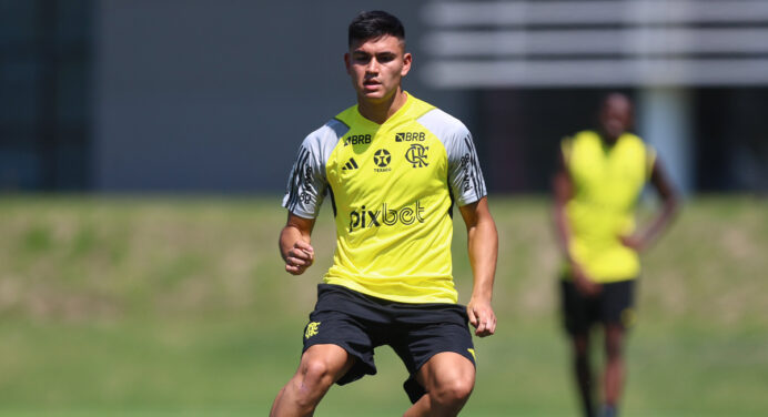 Alcaraz sofre a 4ª expulsão da carreira em jogo do Flamengo contra o Corinthians
