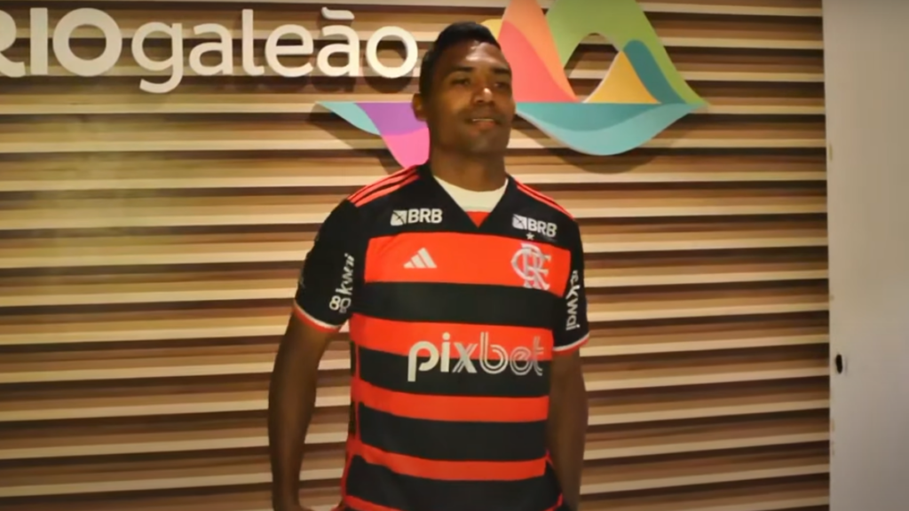 Alex Sandro revela como se sente fisicamente em chegada ao Flamengo: “Bem e confiante”