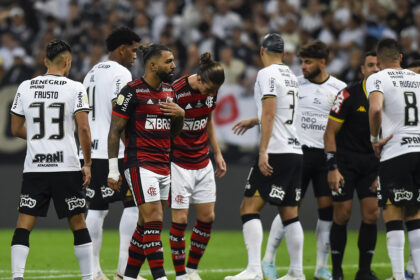 Flamengo soma cinco vitórias, três empates e duas derrotas contra o Corinthians na Neo Química Arena.