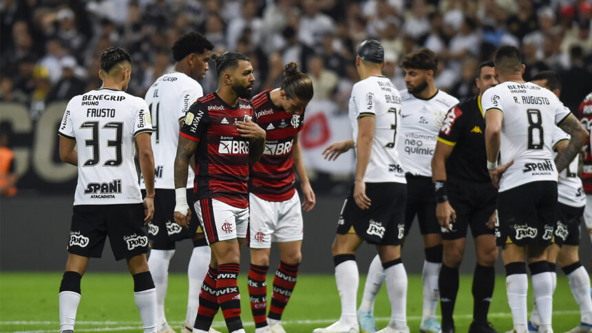 Flamengo soma cinco vitórias, três empates e duas derrotas contra o Corinthians na Neo Química Arena.