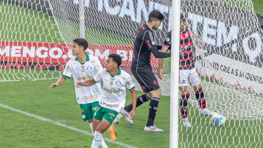 Flamengo leva gol de bola aérea