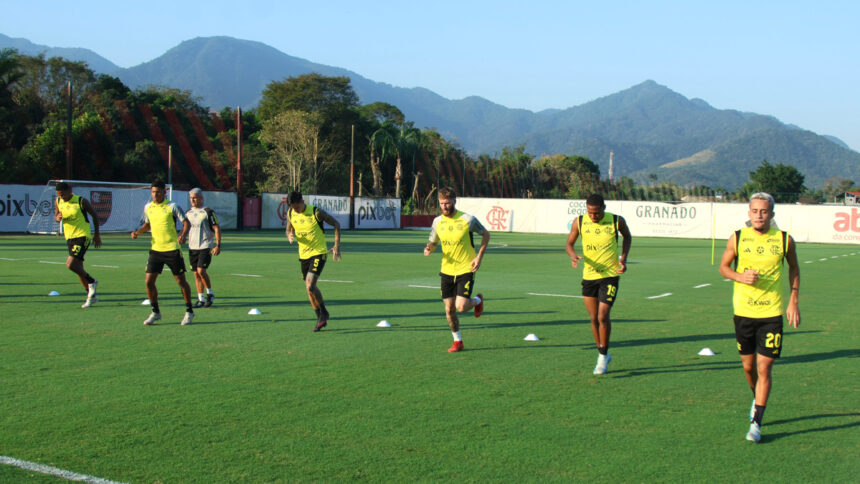 Flamengo se reapresenta para jogo da Libertadores e segue com