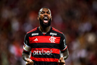 Gerson em ação pelo Flamengo em 2024