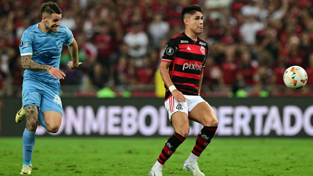 Luiz Araújo marca golaço e leva torcedores do Flamengo à loucura