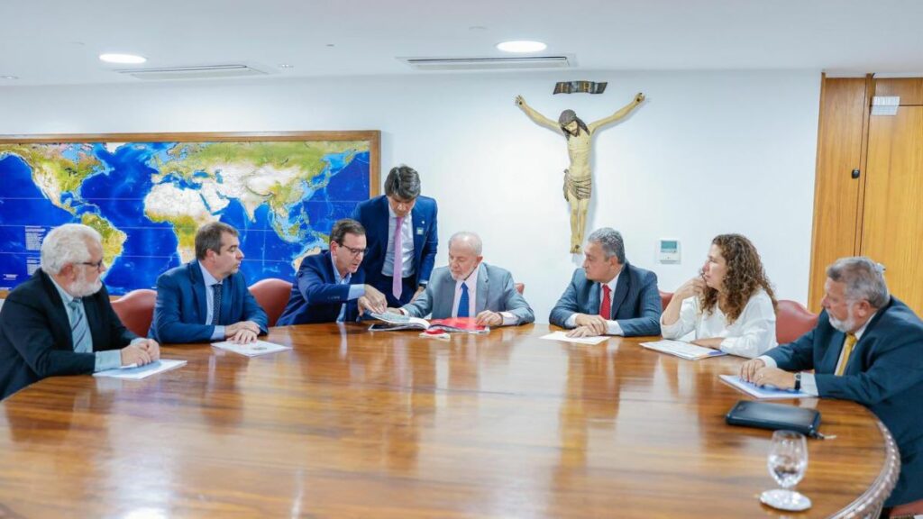 Estádio do Flamengo: prefeito do Rio celebra resultado de reunião com Lula e provoca o Mengão