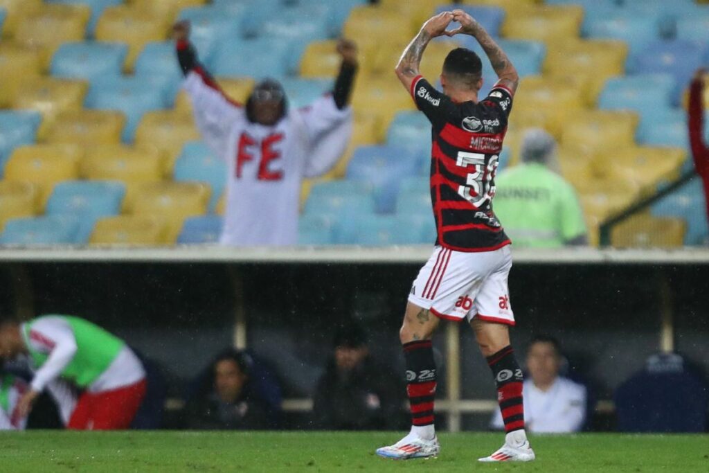 Com Michael, Tite esboça time titular do Flamengo para jogo de hoje; veja provável escalação