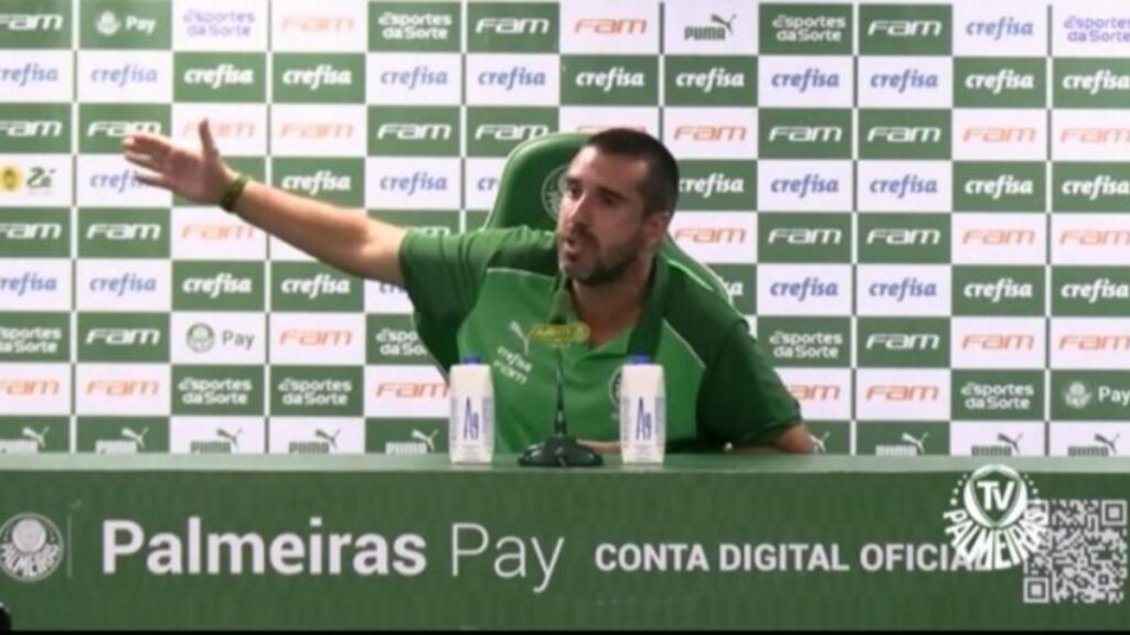 Vai chorar? Auxiliar de Abel Ferreira critica VAR após gol anulado do Palmeiras contra o Flamengo