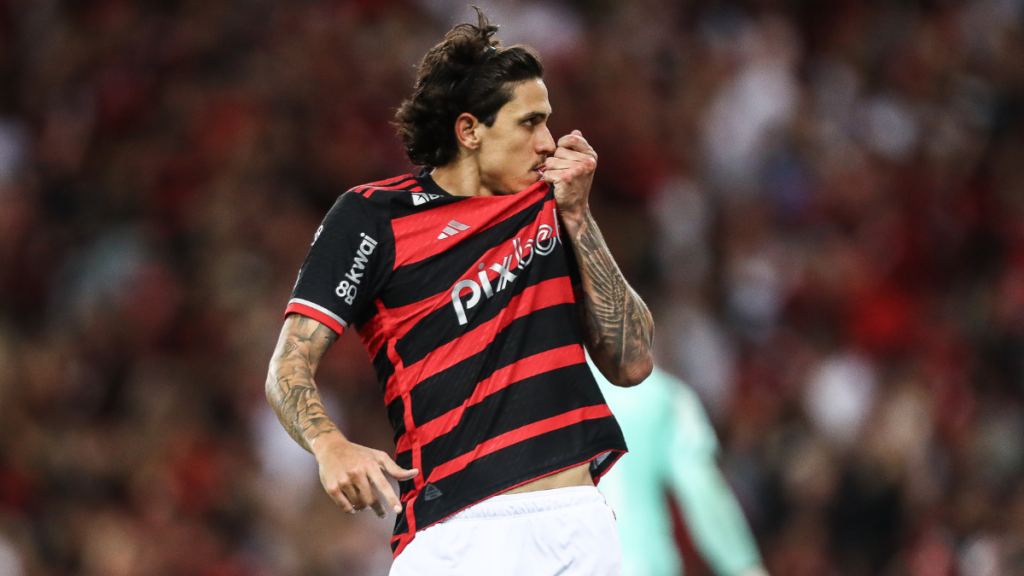 Pedro fica a 10 gols de entrar no top-10 de maiores artilheiros da história do Flamengo