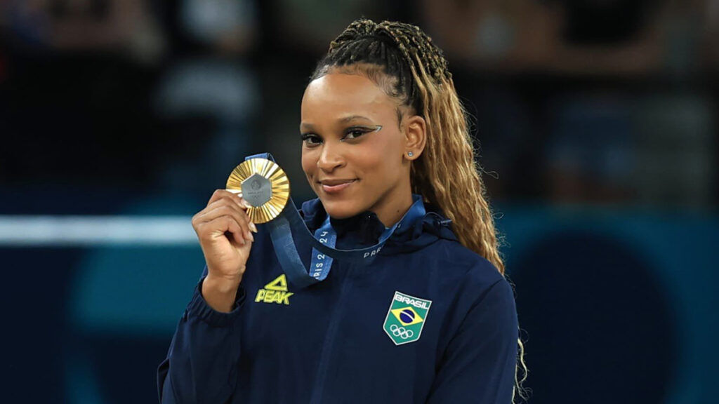 É DO FLAMENGO! Rebeca Andrade se isola como a maior medalhista olímpica da história do Brasil