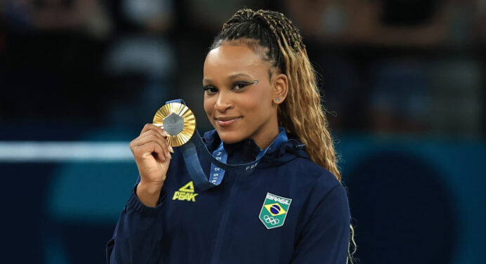 É DO FLAMENGO! Rebeca Andrade se isola como a maior medalhista olímpica da história do Brasil