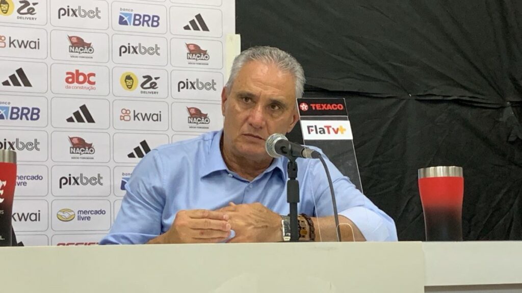 “Desumano”: Tite se revolta com jornalista por comparação em gol sofrido pelo Flamengo