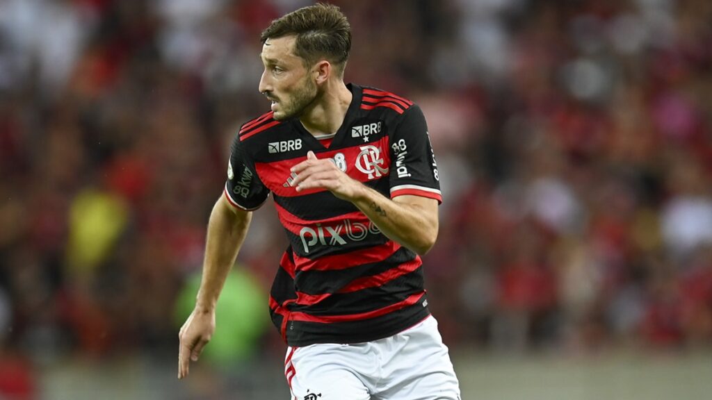 Matías Viña agradece apoio dos torcedores do Flamengo após cirurgia no joelho