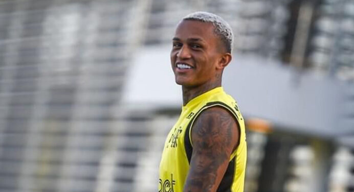Varela não treina com elenco, e Wesley tem chances de ser titular do Flamengo contra o Bahia