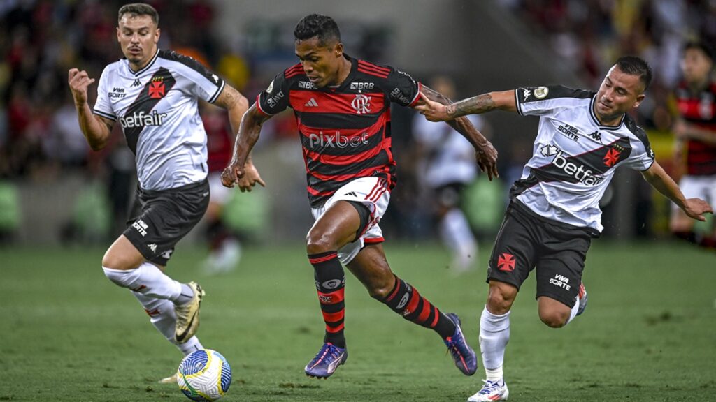 Alex Sandro manda recado para torcedores do Flamengo após estreia contra o Vasco