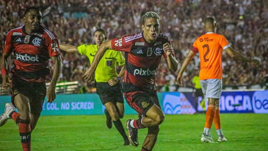 Atacante volta ao Flamengo após período de empréstimo